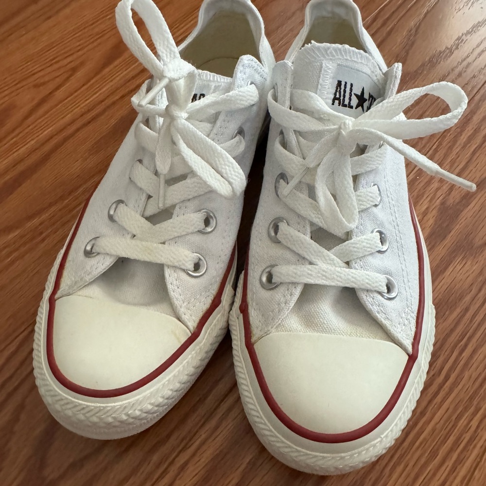 Women’s White Converse Size 5.5